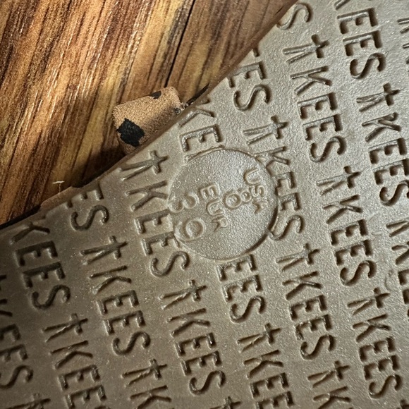 EUC Tkees Leopard Sandals Size 8 - Picture 5 of 8